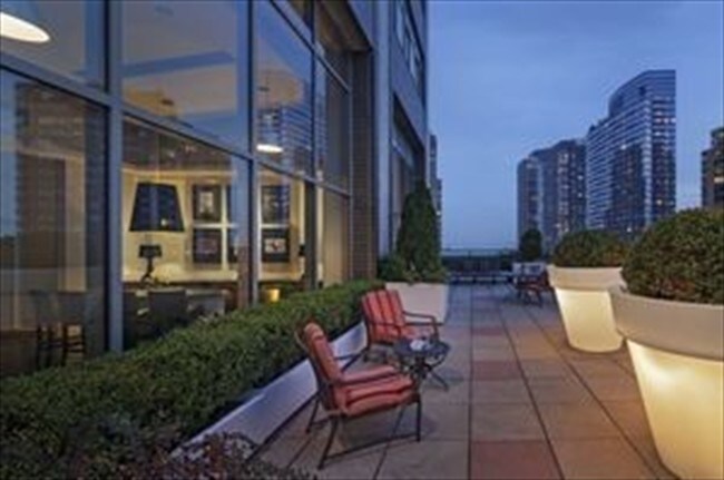 Building Photo - 90W