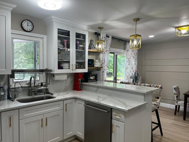 Kitchen and breakfast nook - 54 Teaberry Dr