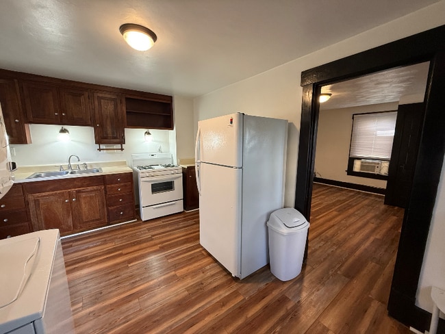 Foto del edificio - 327 Euclid Ave