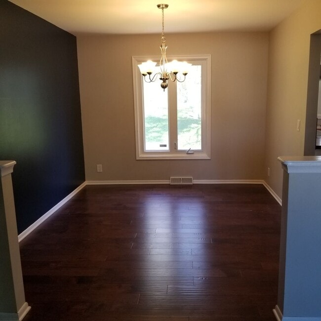 Building Photo - Classic Charm in Northwest Omaha!