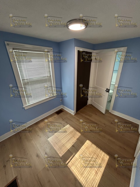 Building Photo - 455 Peart Ave