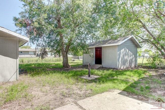 Building Photo - 4621 SW H Ave