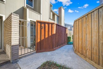 Building Photo - 1920 Augusta Dr