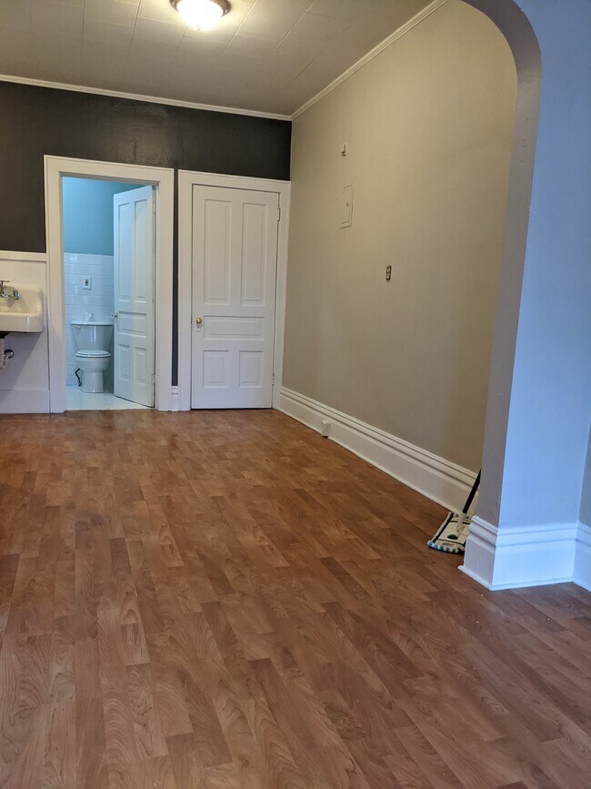 Sala de estar/dormitorio - 1139 S Washington Ave