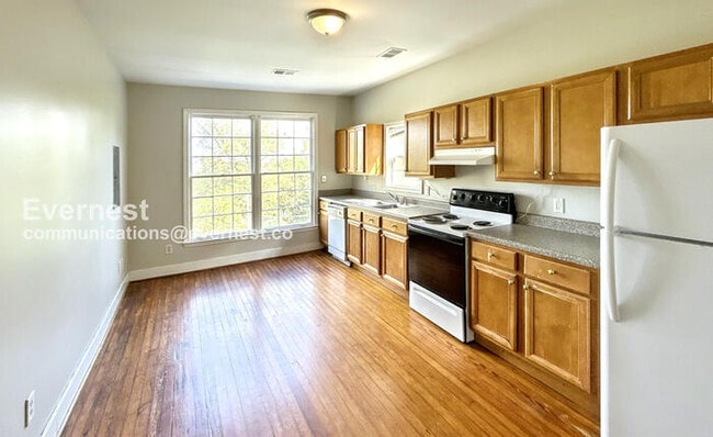 Building Photo - 1406 17th Ave S