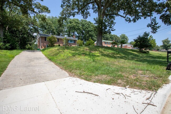 Foto del edificio - 4 br, 2 bath House - 9520 Montrose St