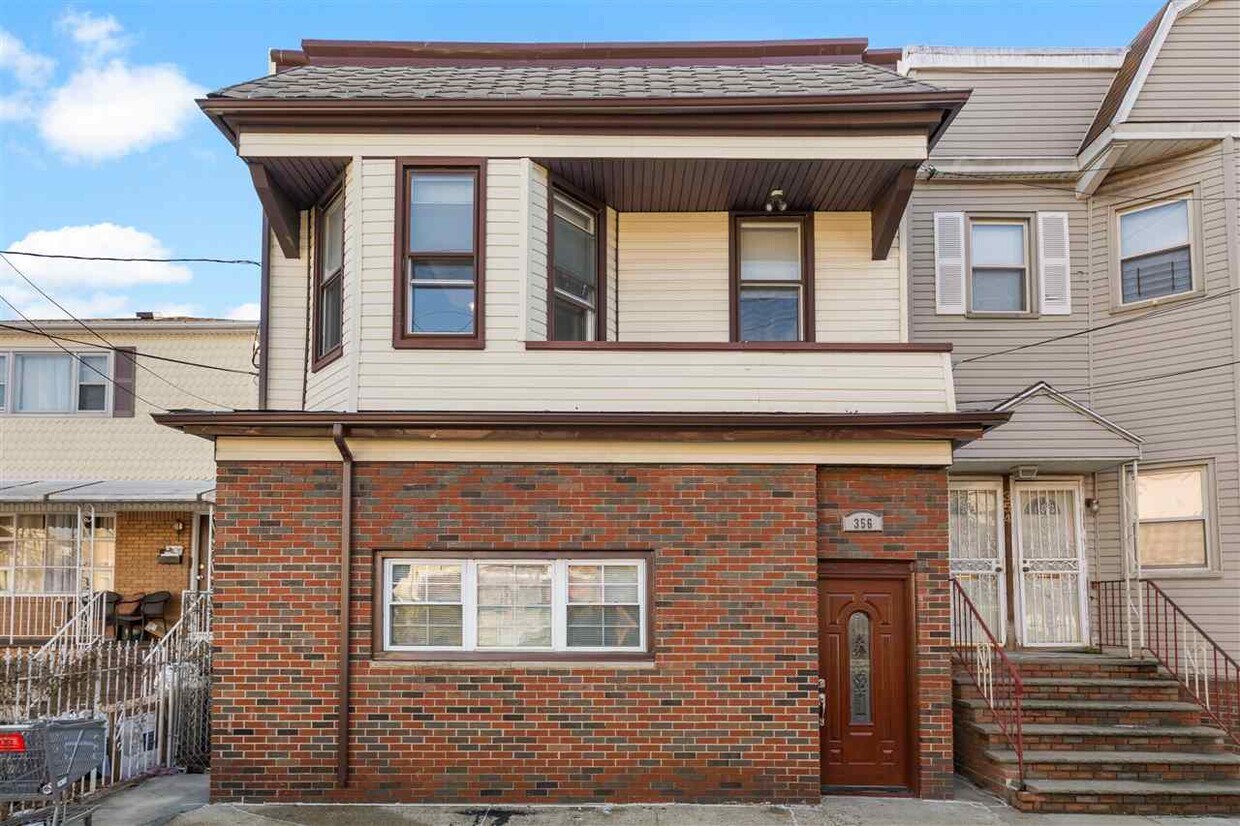Primary Photo - 356 Princeton Ave