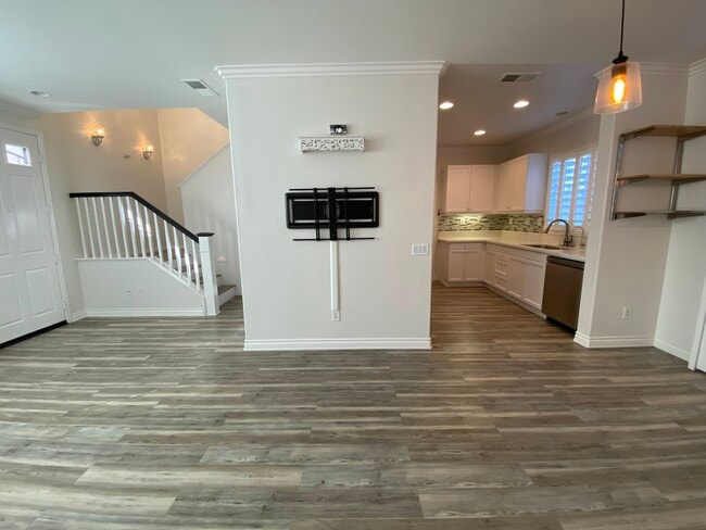 Building Photo - 22992 Serra Dr