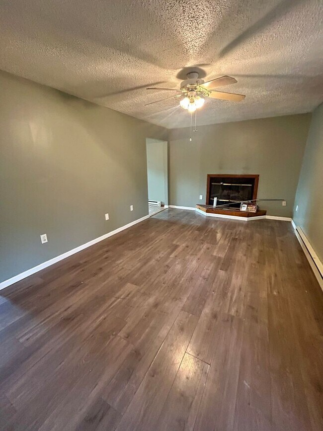 Building Photo - Charming 3-bedroom, 2-bath home in East Stroudsburg