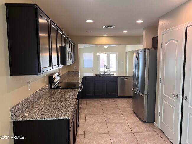 Foto del edificio - 18385 W Fulton St