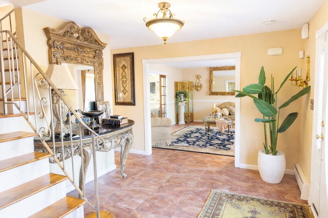 Building Photo - Sophisticated 4 bedroom Home in Coram for rent.