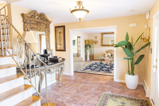 Foto del edificio - Sophisticated 4 bedroom Home in Coram for rent.