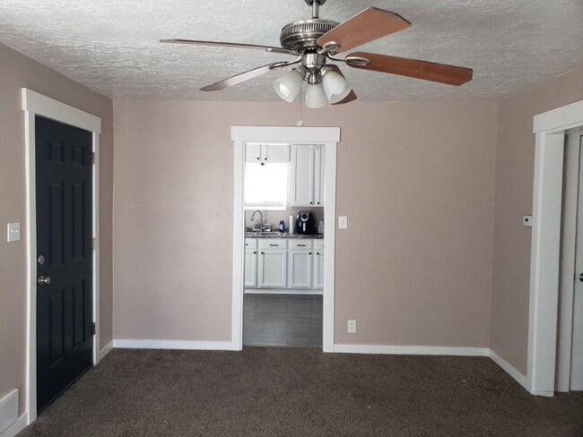 Building Photo - 160 S 900 W