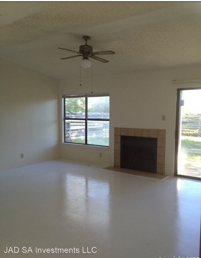 Foto principal - 2 br, 2 bath House - 11743 Spring Dale