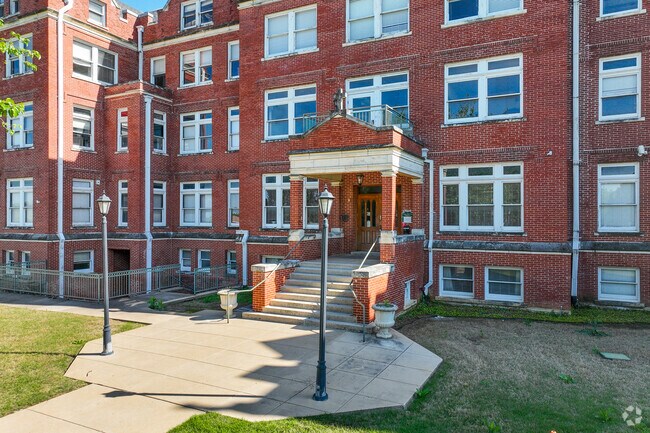 Entrada - Maren Grove Apartments