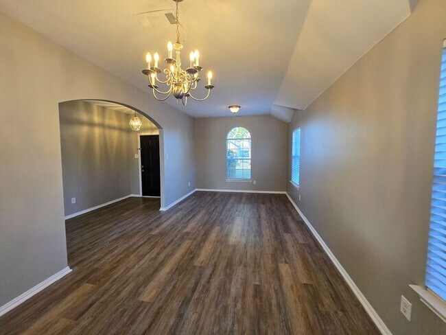 Building Photo - 710 Meadow Springs Dr
