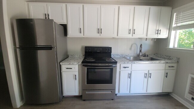 Foto del edificio - 1 Month free!! Section 8 "Charming 1-Bed Oasis with Modern Comforts in Huntsville – Your Perfect ...
