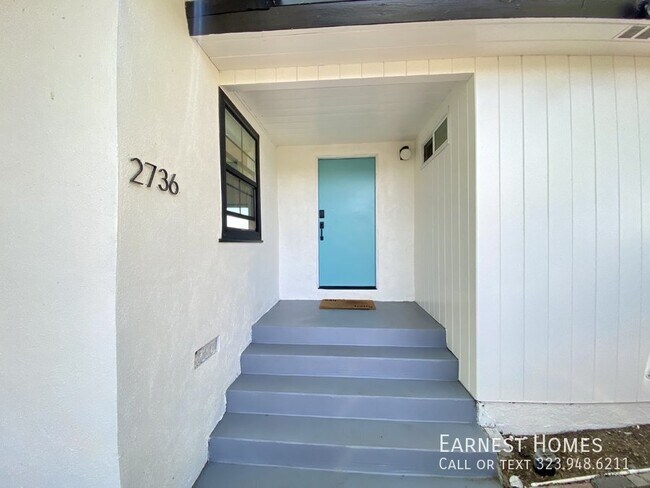 Foto del edificio - 2736 Hollyridge Dr