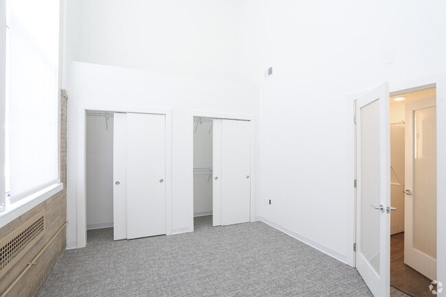 Building Photo - 801 N Broadway St