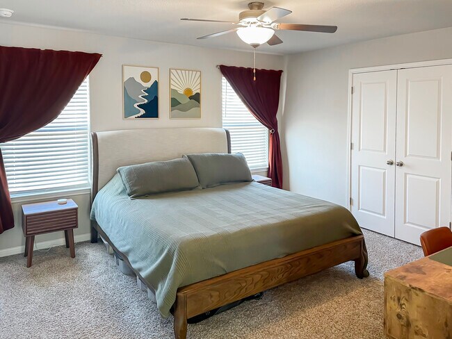 Suite principal con gran luz natural. - 897 Lone Peak Way