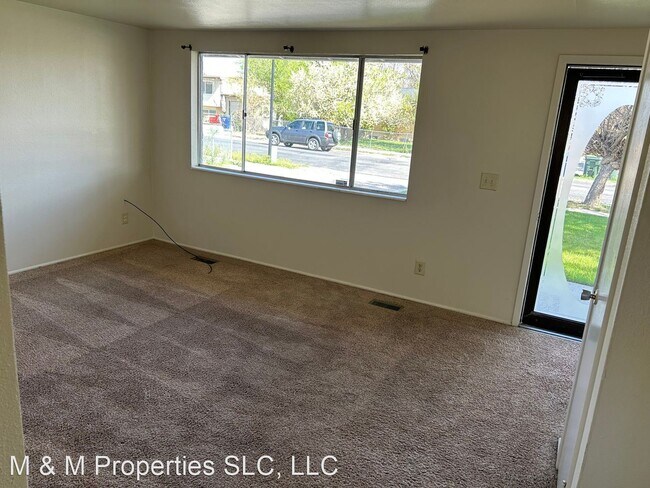 Foto del edificio - 4 br, 1.5 bath House - 3857 W Mooregate Ave