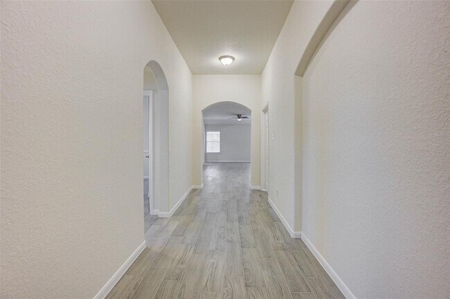 Building Photo - 32403 Cross Spring Park Ln