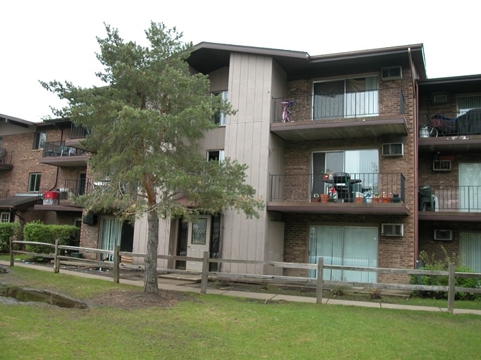 Primary Photo - 2516 Waterbury Dr