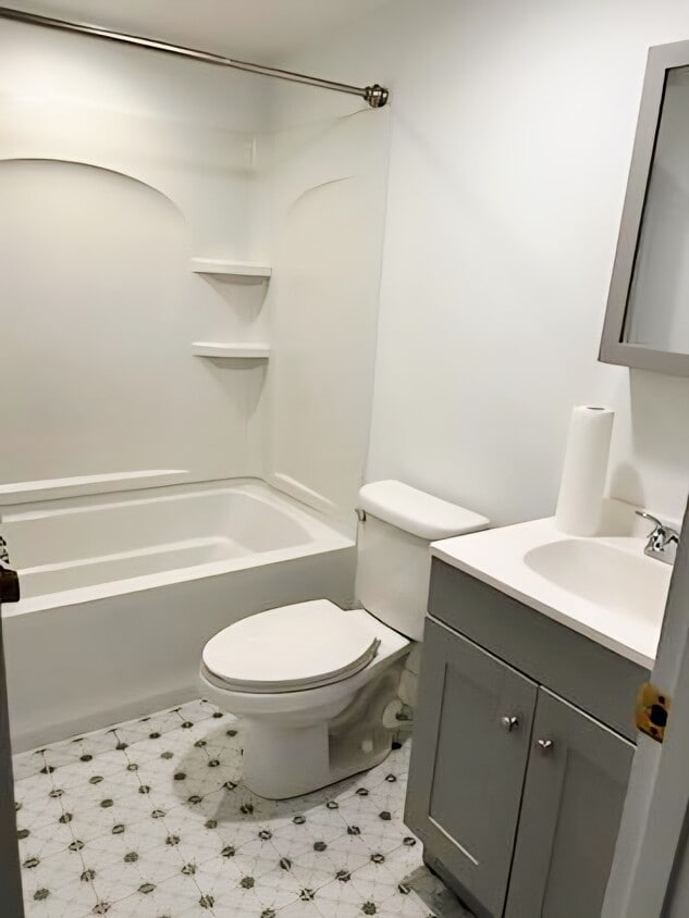 Building Photo - 825 10th Ave