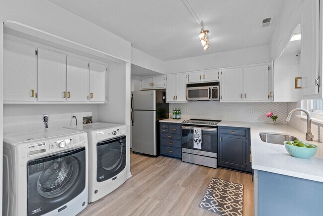 Building Photo - 5013 Tall Pines Ct