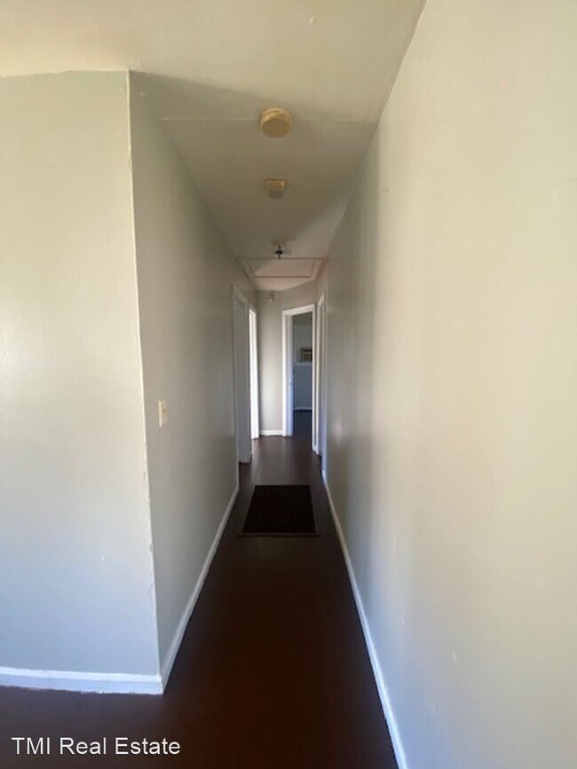 Building Photo - 2 br, 1 bath House - 2812 32nd Way SW