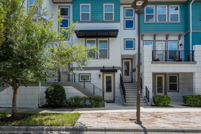 AMAZING 4/3.5/2 Laureate Park Townhome wit... - AMAZING 4/3.5/2 Laureate Park Townhome wit...