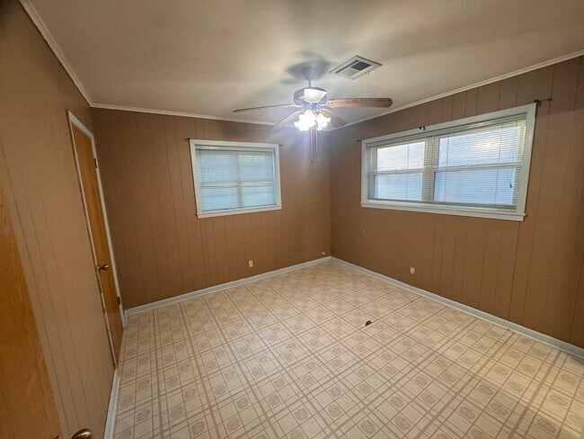 Foto del edificio - 196 Burney Dr