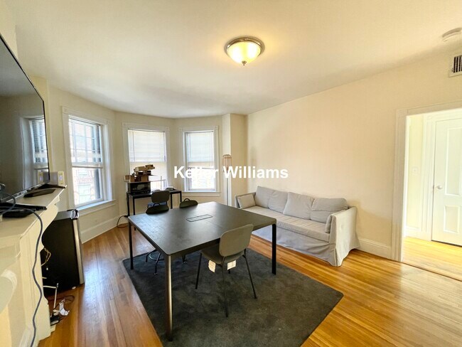 Building Photo - 438 Marlborough St