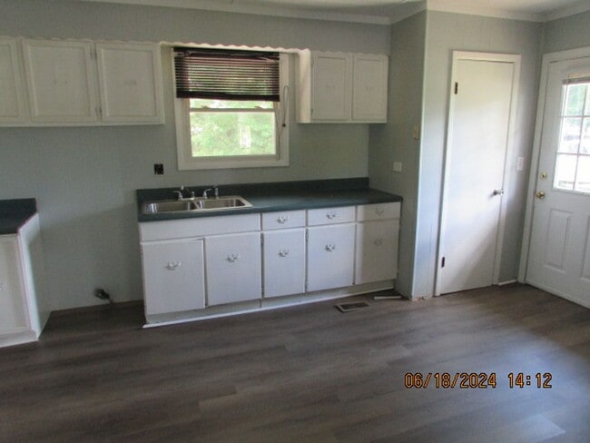 Building Photo - Mayesville