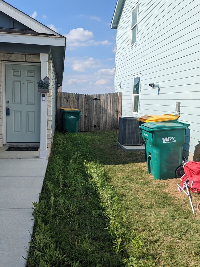 Right Side - 9223 Griffith Run