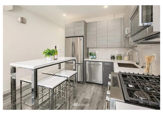Foto del edificio - 9200 Roosevelt Way NE