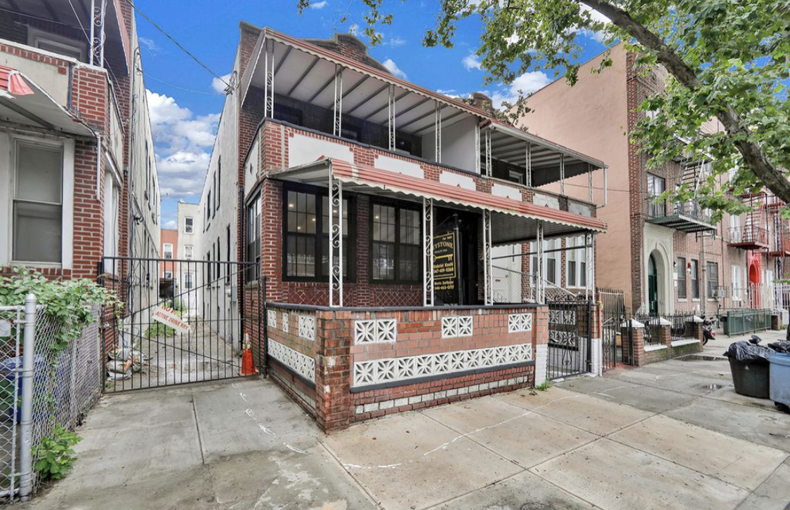 Primary Photo - 627 Vermont St