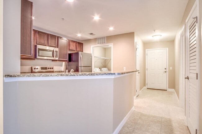 Building Photo - Beautiful 1 Bedroom Apartment in Fort Walton Beach!
