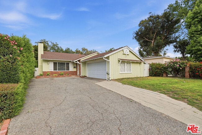 Building Photo - 4958 Canoga Ave