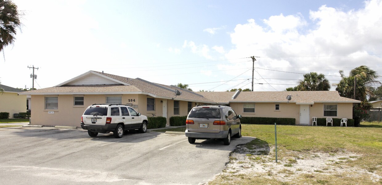Primary Photo - 204 Fern St
