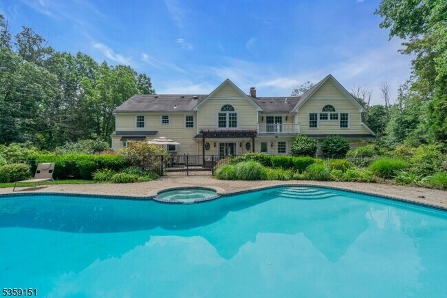 Foto del edificio - 60 Dogwood Ln