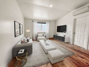 Building Photo - 2425 Sarbonne Dr