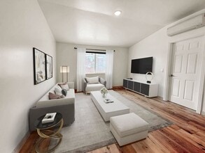 Building Photo - 2425 Sarbonne Dr