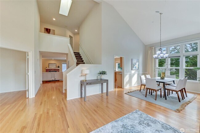 Foto del edificio - ? Stunning 4BR/3.5BA Home in Lake Forest P...