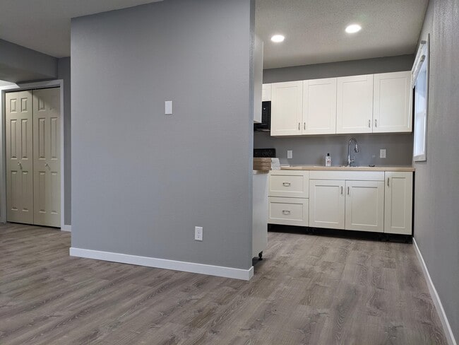 Foto del edificio - 105 Ludland Dr