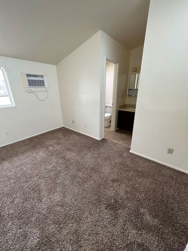 Building Photo - LOFT FOR RENT