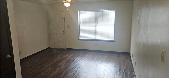 Foto del edificio - 632 Whitham Ave