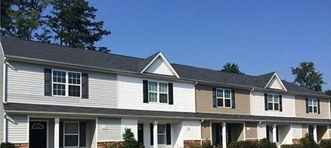 Building Photo - Spacious 4 bedroom, 2 full bath, 2 story t...