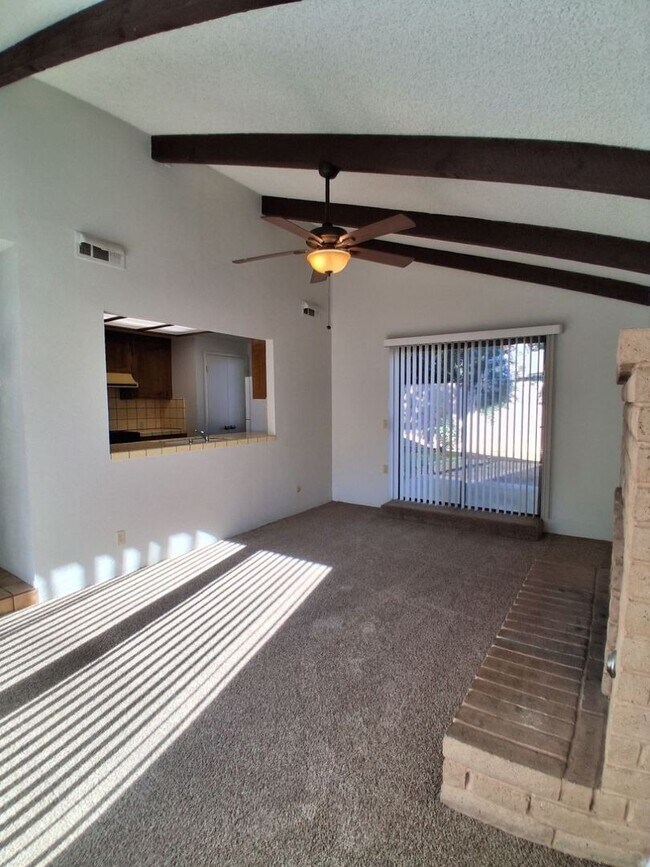 Foto del edificio - 4597 N Emerson Ave