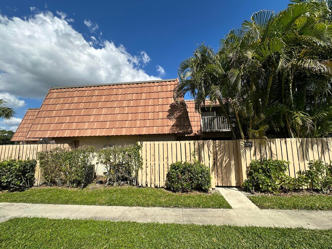 Foto principal - 579 Green Springs Pl